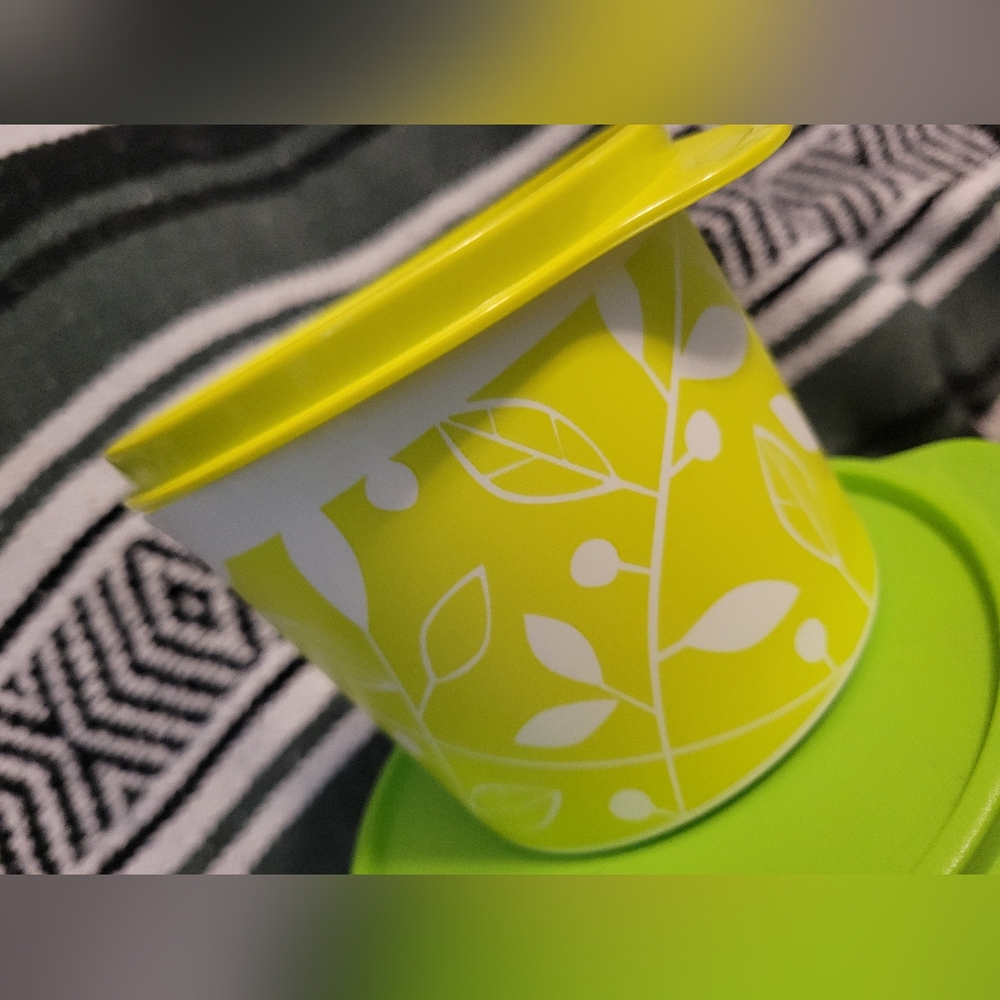 Tupperware 3 piece Round Canister Set Plastic Nesting Kitchen Storage Multicolo - Picture 3 of 8